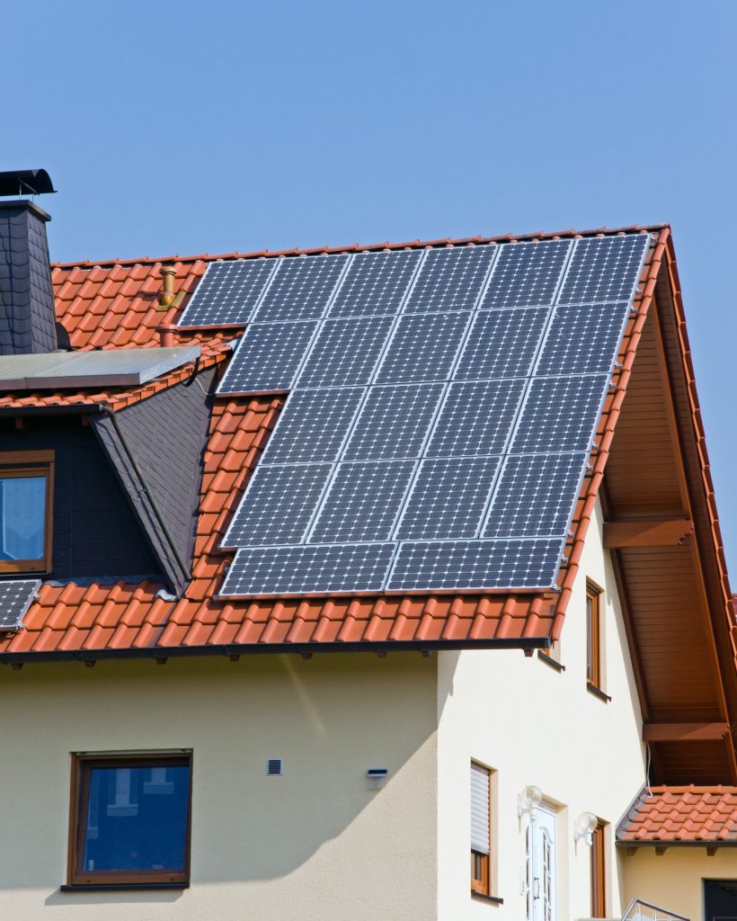 Ahorrar en tu factura de luz y gas e instalar placas solares es posible con FSN Soluciones